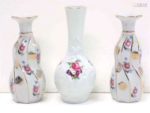 VICTORIAN FLORAL PORCELAIN CABINET VASES