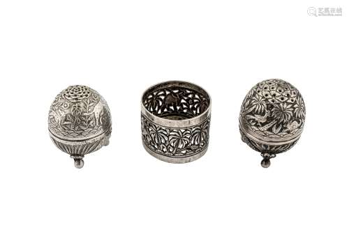 Two early 20th century Anglo – Indian Raj unmarked silver pepper pots, Lucknow circa 1910