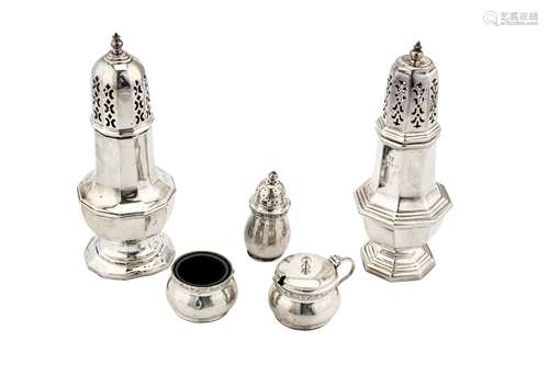 A mixed group of sterling silver comprising a George VI Celtic knot cruet, Birmingham 1949 by