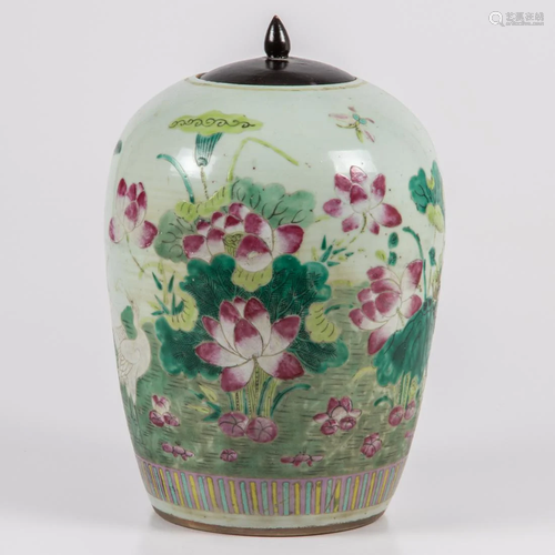 A Chinese Porcelain Storage Jar with Lid, 20th Ce…