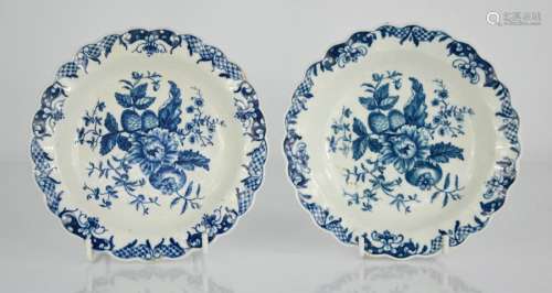 A pair of Royal Worcester 18th century pine cone pattern dishes, in blue and white. 15cms diameter