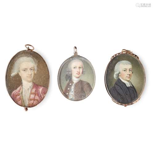 Y THREE PORTRAIT MINIATURES OF GENTLEMEN ENGLISH SCHOOL, LATE 18TH CENTURY