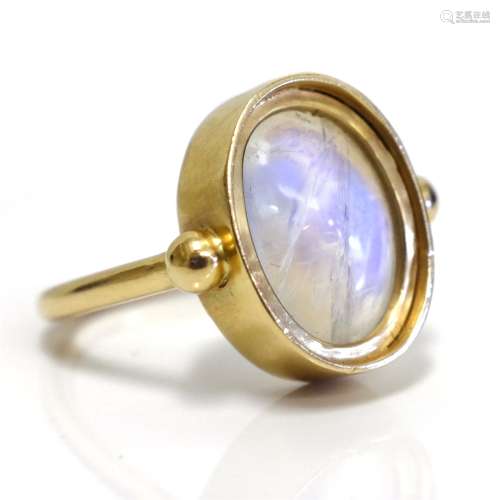 18ct gold oval cabochon rainbow moonstone ring, hallmarked [image code: 4mc]