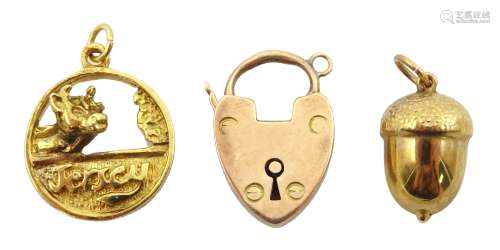 Gold 'Jersey' charm, acorn charm and heart, all hallmarked 9ct