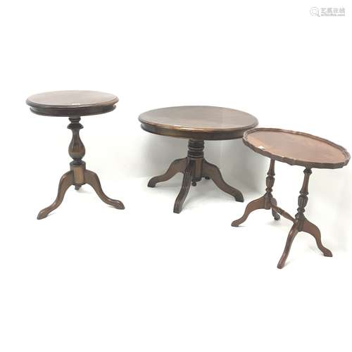 Regency style mahogany circular occasional table, turned column on four reeded supports (D73cm, H52