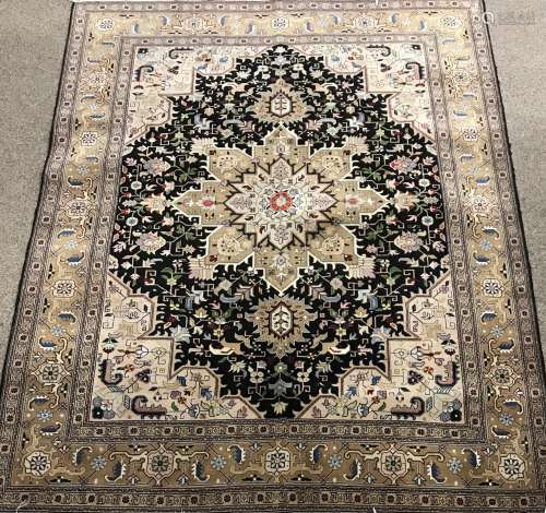 Fine Tabriz beige ground rug, repeating border, central medallion, 350 kpsi, 197cm x 143cm