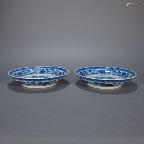 A PAIR OF ANCIENT CHINESE BLUE AND WHITE PORCELAIN PLATES