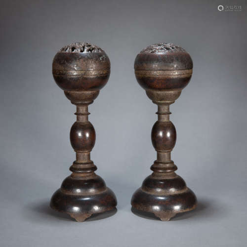 A PAIR OF ANCIENT CHINESE COPPER INCENSE BURNERS