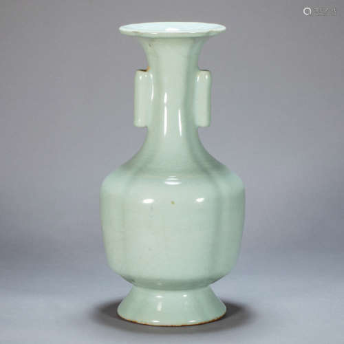 ANCIENT CHINESE CELADON AMPHORA WITH TWO HANDLES