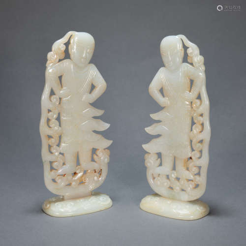 A PAIR OF ANCIENT CHINESE HETIAN JADE FIGURES
