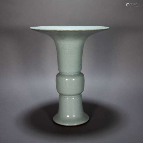 ANCIENT CHINESE BEAN CELADON FLOWER GOBLET