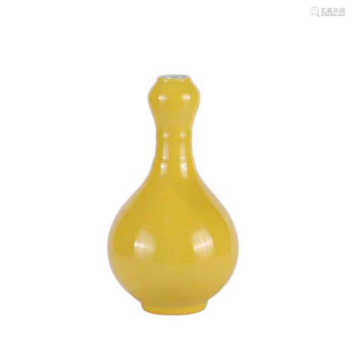 Qing Dynasty - Yellow Glaze Vase