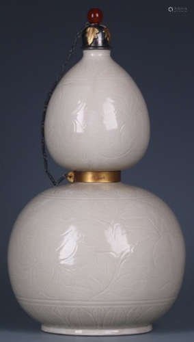 A DING YAO GLAZE WRAPPED GOLD GOURD VASE