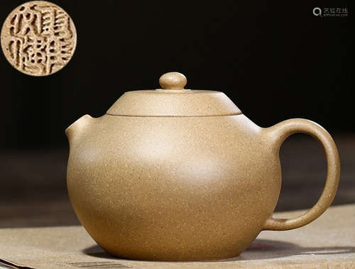 A ZISHA POT MADE BY ZHAIWENJIAN