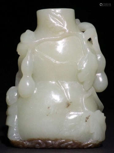 A HETIAN JADE CARVED AUSPICIOUS PATTERN SNUFF BOTTLE