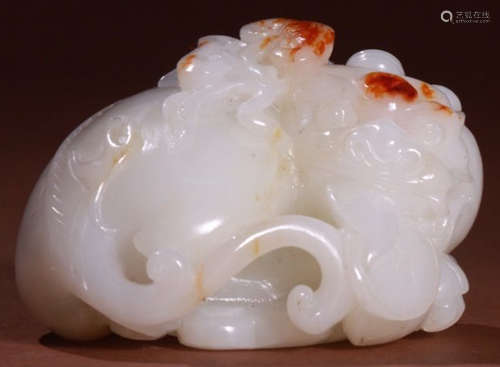 A HETIAN JADE CARVED BEAST SHAPE PENDANT