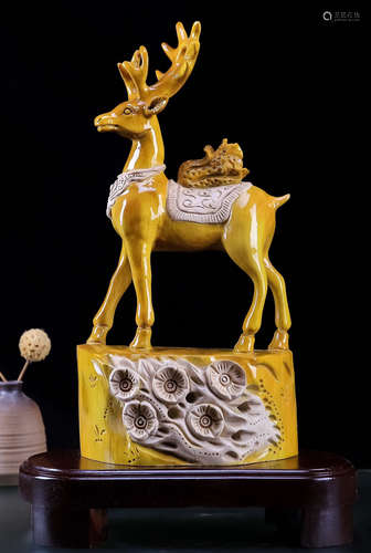 A GOLD SINAN WOOD CARVED DEER SHAPE ORNAMENT