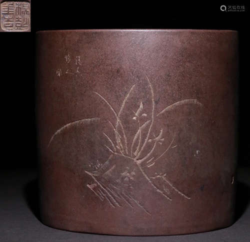 A FLOWER PATTERN ZIHSA BRUSH POT