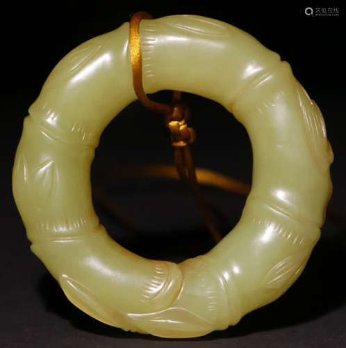 A HETIAN JADE CARVED BAMBOO PATTERN PENDANT