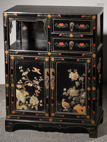 A LACQUER WITH SOAPSTONE FLOWER PATTERN CABINET