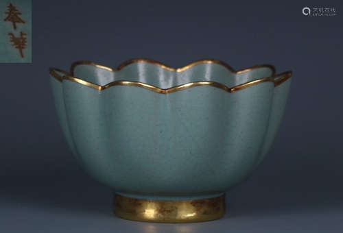 A RUYAO GLAZE WRAPPED GOLD LOTUS SHAPE BOWL