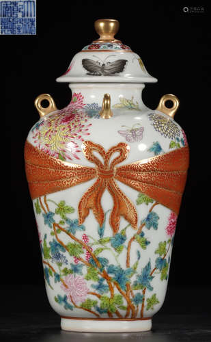 A FAMILLE ROSE GLAZE OUTLINE IN GOLD FLOWER PATTERN JAR