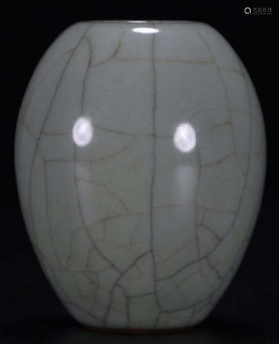 A GE YAO GLAZE JAR