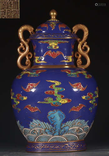 A BLUE FAMILLE ROSE GLAZE DRAGON PATTERN VASE