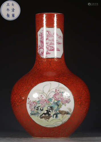 A RED FAMILLE ROSE GLAZE FLOWER PATTERN VASE