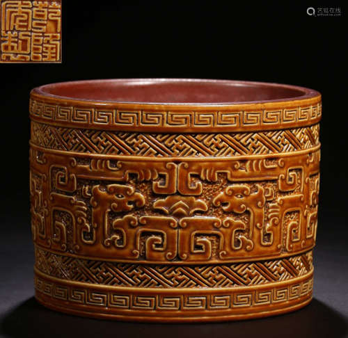 A BROWN GLAZE DRAGON PATTERN BRUSH POT