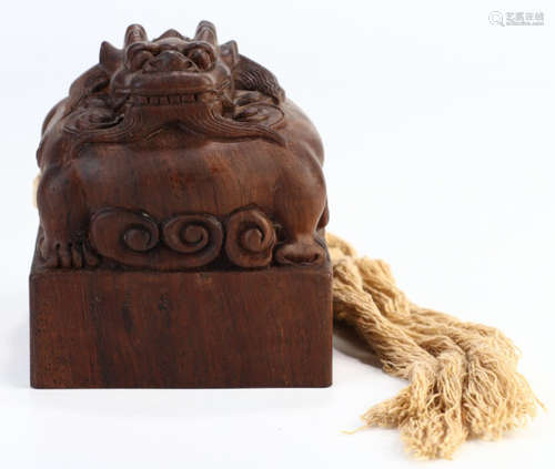 A CHENXIANG WOOD CARVED DRAGON PATTERN SEAL