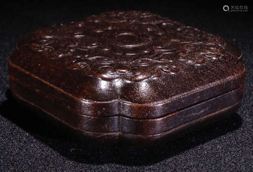 A CHENXIANG WOOD CARVED BEAST PATTERN BOX