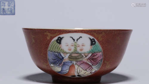 AN ALUM RED GLAZE BOWL WITH FIGURE PATTERN