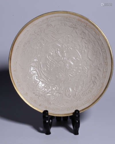 A DINGYAO GLAZE PLATE OUTLINE IN GOLD