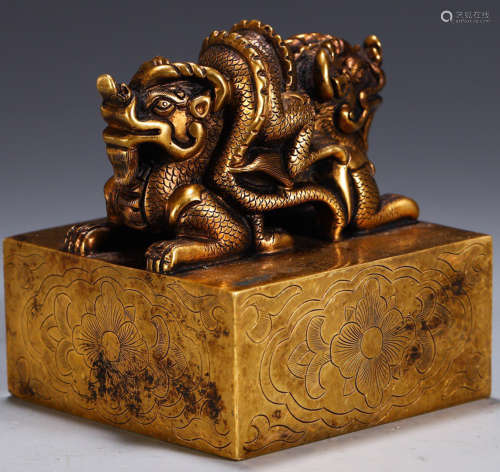 A GILT BRONZE CASTED DRAGON PATTERN SEAL