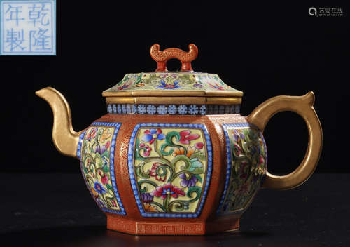 AN ENAMELED GLAZE FLOWER PATTERN TEAPOT