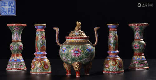 AN ENAMELED GLAZE FLOWER PATTERN CENSER