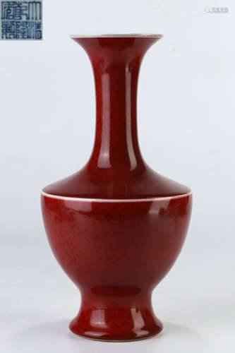 A RED GLAZE VASE