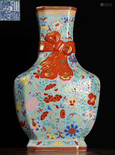 A BLUE GLAZE OUTLINE IN GOLD FLOWER PATTERN VASE