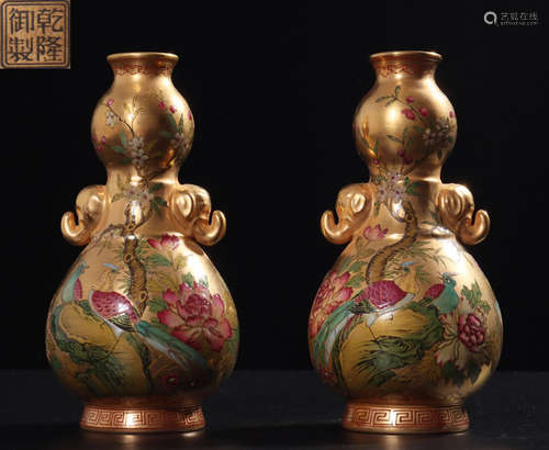 PAIR OF ENAMELED GLAZE OUTLINE IN GOLD VASES