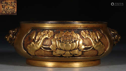 A GILT BRONZE CASTED LOTUS PATTERN CENSER