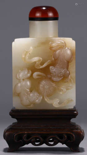 A HETIAN JADE CARVED LION PATTERN SNUFF BOTTLE