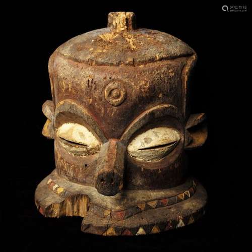 Helmet mask of the Giphogo type with a stylization…