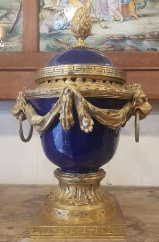 1 pot pourri in royal blue Sévres porcelain and br…