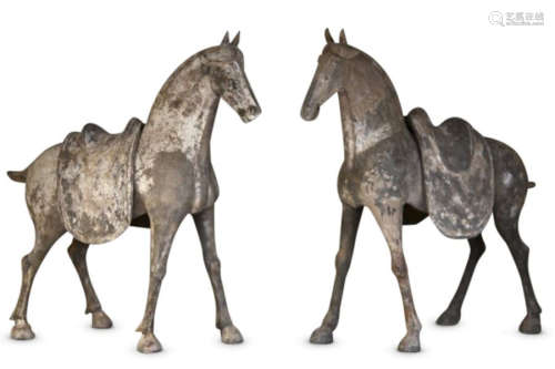 Pair of horses with removable saddle. Grey terraco…