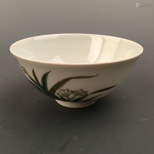 Chinese Famille Rose 'Bird' Bowl, Yongzheng Mark