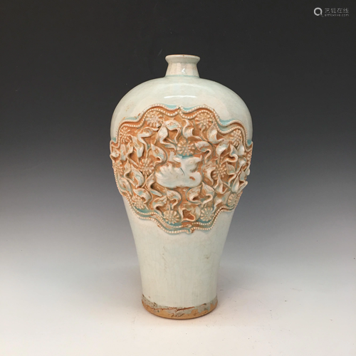 Chinese Hutian Kiln Engraved Design Meiping Vase