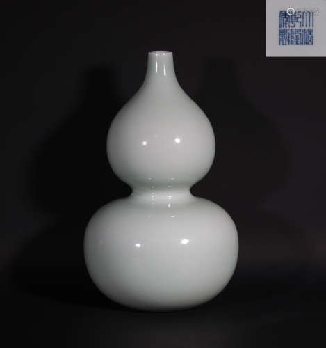 A Celadon Glazed Double Gourd Shaped Vase Qianlong Period