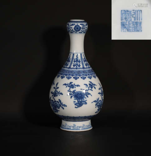 A Blue and White Garlic Mouth Vase Qianlong Period