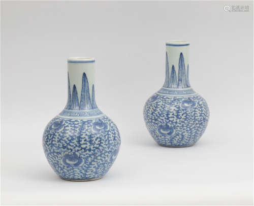 A pair of blue and white celestial celestial bottles in the middle of Qing Dynasty